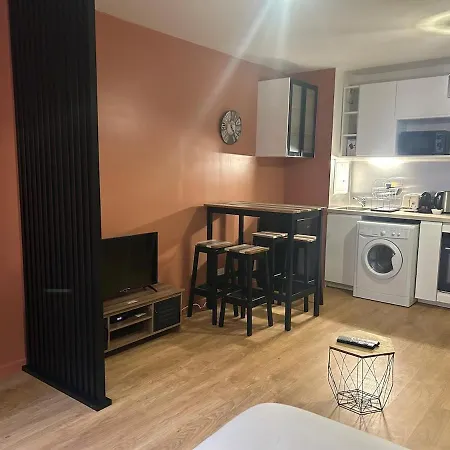 Spacieux 4 Personnes Avec Terrasse Privee & Bureau - Gare A 4min, Paris En 30min Lejlighed