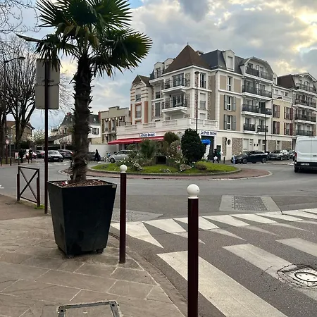 Spacieux 4 Personnes Avec Terrasse Privee & Bureau - Gare A 4min, Paris En 30min Lejlighed *