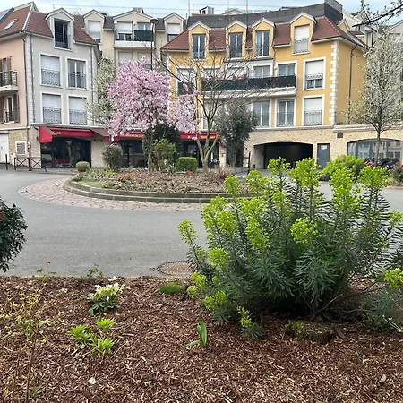 Lejlighed Spacieux 4 Personnes Avec Terrasse Privee & Bureau - Gare A 4min, Paris En 30min *